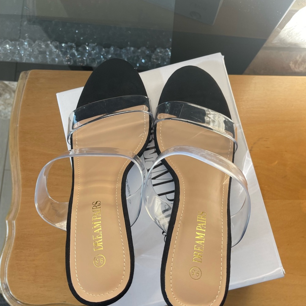 NWT heels - Picture 3 of 4